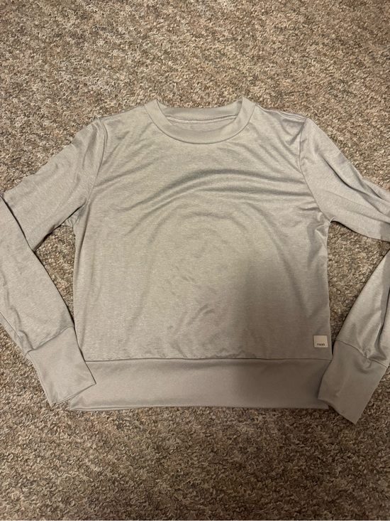 Vuori Sweaters - Vuori Women’s Daydream crew - light heather grey